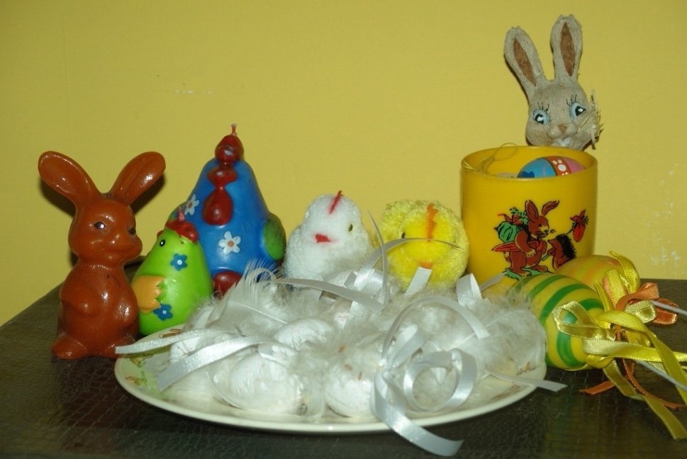 Collection of Easter decorations