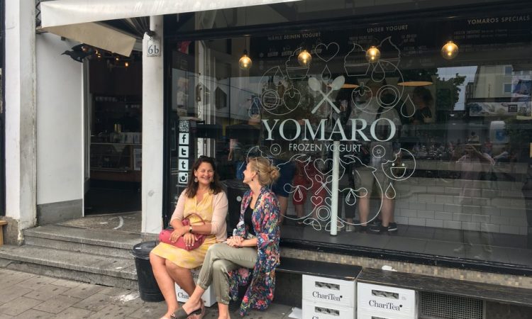 Frozen yoghurt cream store frontage