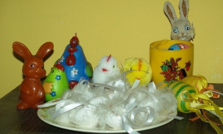 Collection of Easter decorations